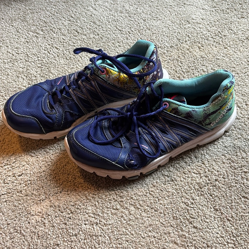 Used Reebok tennis shoes size 8